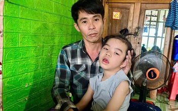 Trao gần 1 tỉ đồng tiền bạn đọc Báo Thanh Niên giúp các hoàn cảnh ngặt nghèo