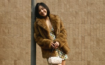 Sang như quý cô nhưng vẫn năng động với bản phối áo khoác lông và giày bốt