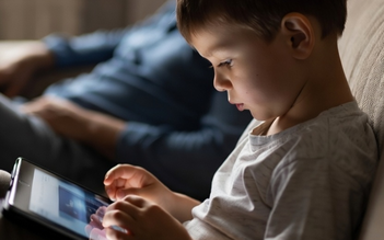 Cảnh báo rối loạn lo âu ở tuổi teen khi dùng thiết bị điện tử sớm