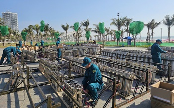 Hơn 100 người lắp đặt 500 quả pháo hoa tầm cao đón năm mới ở Bãi Sau