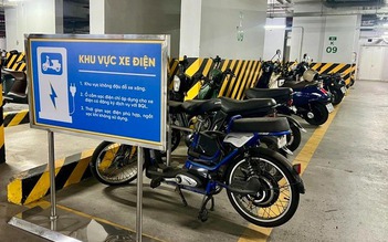 Sạc xe điện ở chung cư TP.HCM: Vì sao quy định chưa rõ ràng?