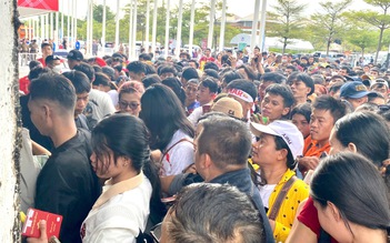 Choáng ngợp cảnh tượng hàng nghìn khán giả đến sân xem Philipines đấu Myanmar