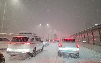 Tuyết rơi dày ở Seoul, chính quyền phải ban bố cảnh báo khẩn