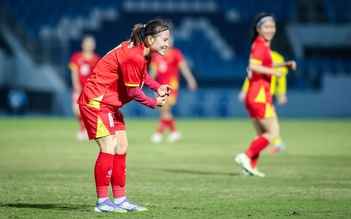 Thái Thị Thảo ăn mừng đặc biệt, tặng cú hat-trick cho đồng đội cũ vừa sinh con