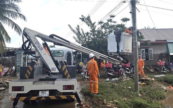 Ngập sâu diện rộng, Công ty Điện lực Lâm Đồng trực 24/24, kịp thời ứng phó
