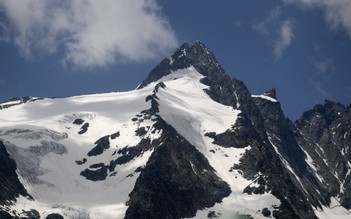 Bị buộc tội ngộ sát sau khi bỏ mặc bạn gái chết rét trên núi tuyết