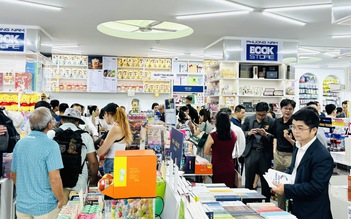 TP.HCM lần đầu có nhà sách 'không ngủ' trên phố đi bộ Nguyễn Huệ