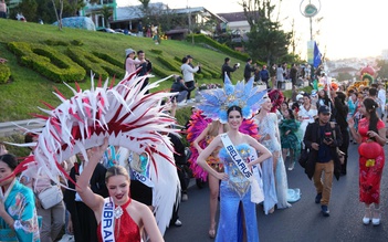 Đường phố Đà Lạt rực rỡ sắc màu cùng 80 hoa hậu diễu hành Tea Carnival