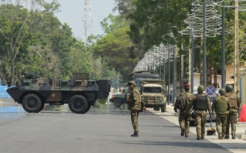 Tổng thống Benin tuyên bố dập tắt đảo chính, có máy bay Nigeria hỗ trợ