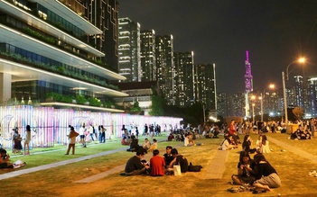 Một địa điểm check-in với 'view triệu đô' thu hút rất đông người vào buổi tối