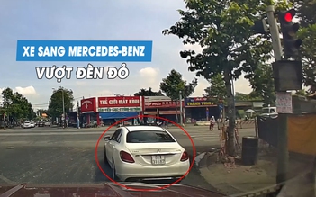 Xe sang Mercedes luồn lách, vượt đèn đỏ gây bức xúc