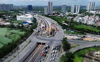 Bất động sản Đông - Tây TP.Hồ Chí Minh, kẻ tám lạng người nửa cân