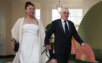 Robert De Niro hạnh phúc bên bạn gái kém 53 tuổi