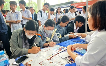 'Cấm dạy thêm học thêm có phải mất cần câu cơm không?'