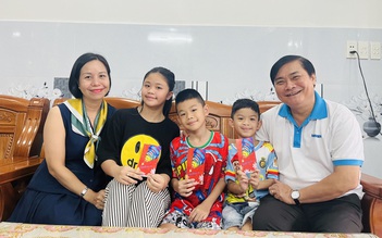 Thăm và lì xì trẻ mồ côi năm mới Ất Tỵ