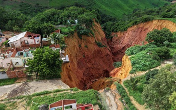 Hố sụt tử thần đe dọa nuốt chửng thành phố Brazil