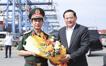 Thủ tướng Lào thăm Tổng công ty Tân cảng Sài Gòn