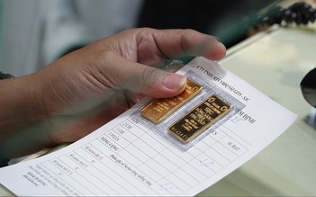 Giá vàng trượt giảm sâu, USD bật tăng