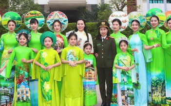 Ấn tượng với hình ảnh nữ chiến sĩ công an trình diễn áo dài