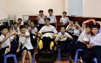 TP.HCM nghĩa tình: Kỳ tích 'thầy giáo xe lăn' gieo chữ cho trẻ em nghèo