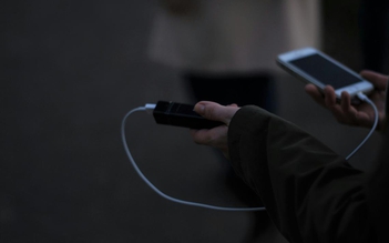 Sạc dự phòng kém chất lượng có thể 'âm thầm giết chết' điện thoại