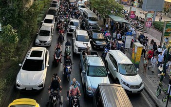 Bangkok là vùng thảm họa động đất: Người Việt mắc kẹt trên đường, trễ chuyến bay về Việt Nam