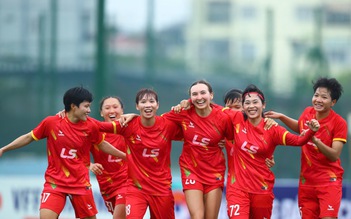 Quả bóng vàng nữ Thùy Trang và Chelsea Lê bùng nổ, đội nữ TP.HCM thắng đậm