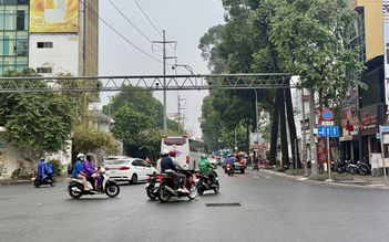 Mưa trái mùa ở TP.HCM có gì bất thường?