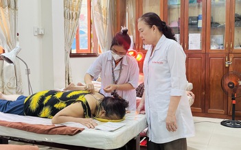 TP.HCM nghĩa tình: Phòng khám chẩn trị y học cổ truyền miễn phí chùa Linh Sơn