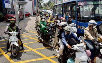 Kẻ vạch mắt võng ở trung tâm TP.HCM: Người dân chú ý để không bị CSGT phạt lỗi này