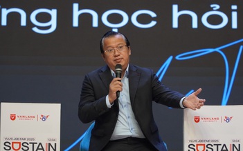 Doanh nhân nổi tiếng kể công việc ngày đầu đi làm là pha trà, photo tài liệu...