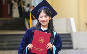 Nữ sinh Huế chia sẻ bí quyết trở thành thủ khoa đầu ra của trường kinh tế