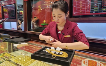 'Vay vàng lúc 55 triệu đồng/lượng, choáng váng không biết lấy gì trả'