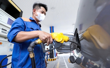 Giá xăng dầu giảm mạnh, cơ hội lớn kích cầu nội địa