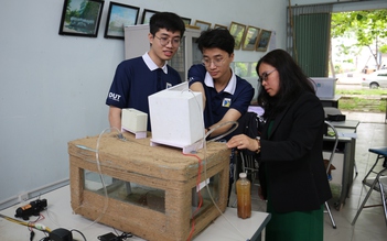 Bất ngờ với sáng kiến loại bỏ cặn bẩn bồn chứa nước