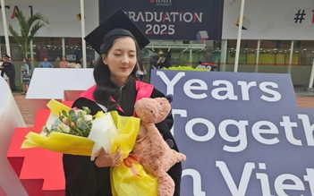Mất hoàn toàn thị lực ở tuổi 22, cô gái vẫn quyết tâm tốt nghiệp đại học