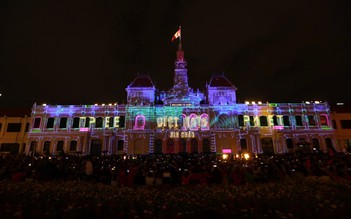 Tòa nhà đặc biệt 136 năm tuổi ở TP.HCM huyền ảo 3D Mapping từ Singapore