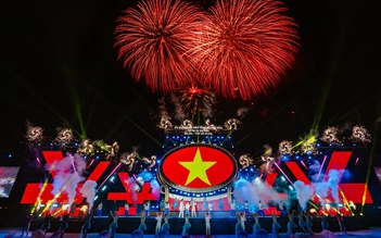 Mãn nhãn màn pháo hoa trên bầu trời Sầm Sơn