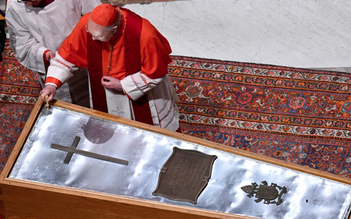 Niêm phong linh cữu Giáo hoàng Francis, kết thúc thời gian viếng ở Vatican