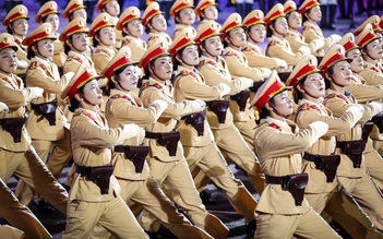 Hùng hậu 13 khối công an diễu binh 30.4 ở TP.HCM