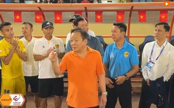Bầu Hiển thưởng đối thủ đội Hà Nội 500 triệu đồng, khích ‘tướng’: Máu lửa lên!