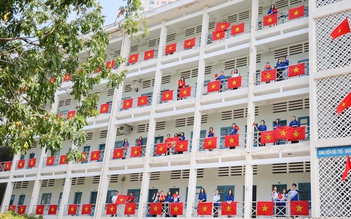 50 năm đất nước thống nhất: Trường ĐH rạng ngời sắc đỏ đường cờ Tổ quốc