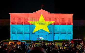 Cấm xe vì... 3D Mapping ở tòa nhà 125 tuổi gây sốt