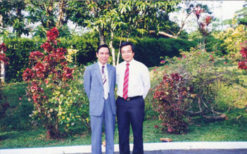 Mở lối bang giao trong thế cấm vận