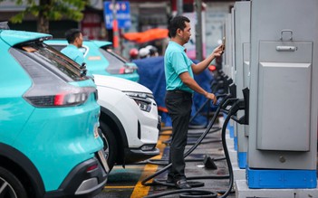 Có nên 'bắt' doanh nghiệp chia sẻ trạm sạc xe điện?