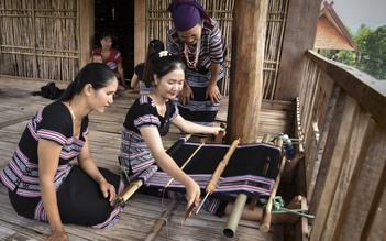 Độc đáo di sản văn hóa phi vật thể: Làng thổ cẩm bên sông Liêng