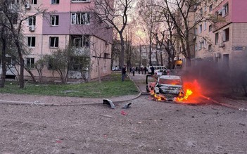 Quê nhà ông Zelensky bị không kích, ít nhất 19 người chết