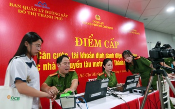 Công an TP.HCM cấp thẻ căn cước tại ga metro Bến Thành