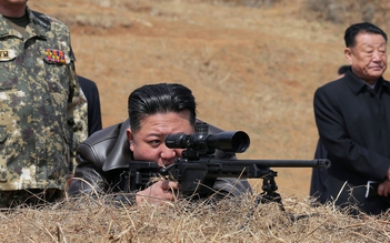 Lãnh đạo Triều Tiên Kim Jong-un thử súng bắn tỉa thế hệ mới