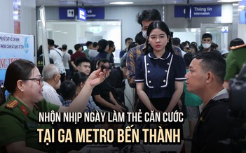 Cảnh sát đến tận ga metro cấp thẻ căn cước cho người dân